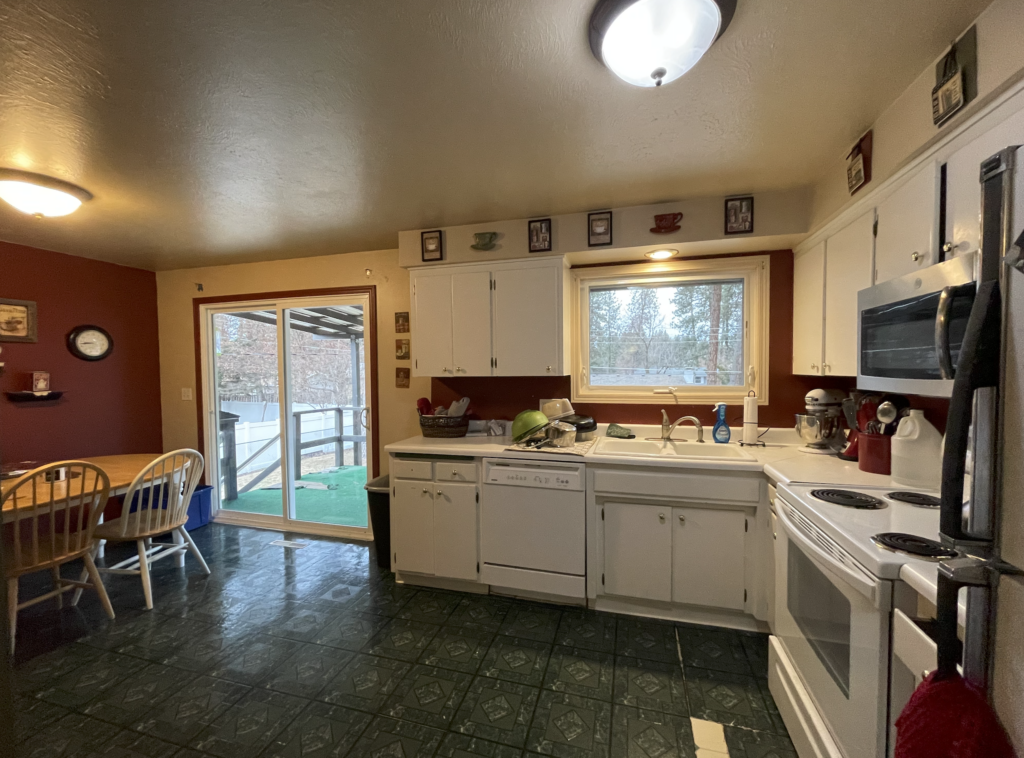 The kitchen before the remodel