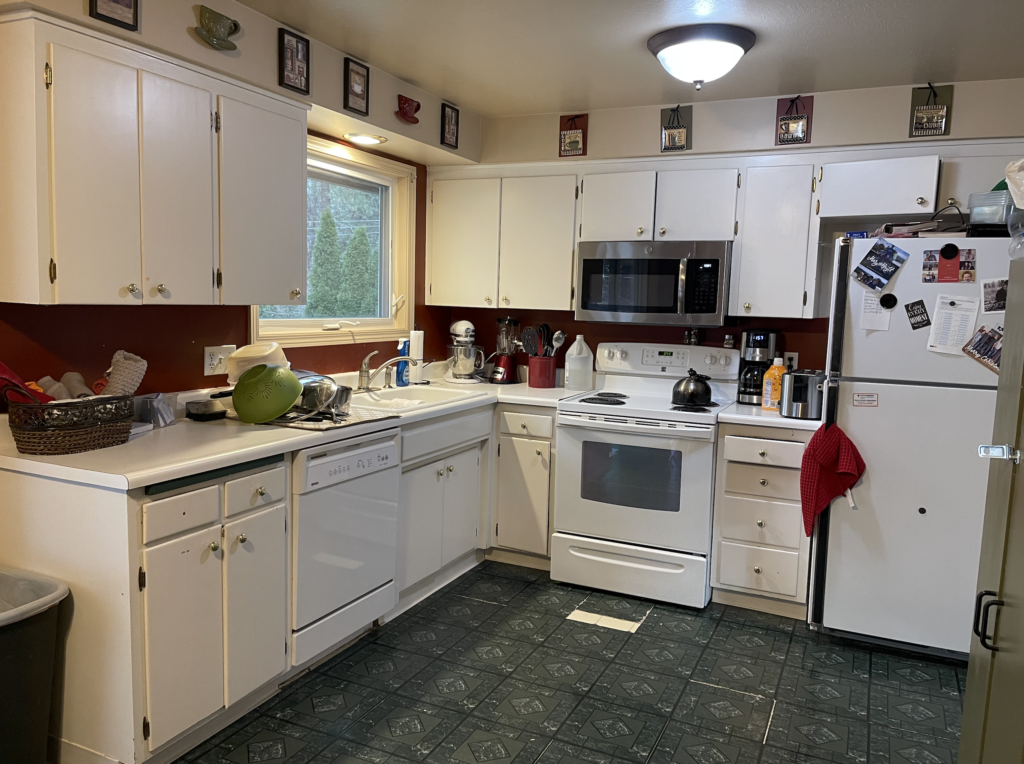 The kitchen before the remodel